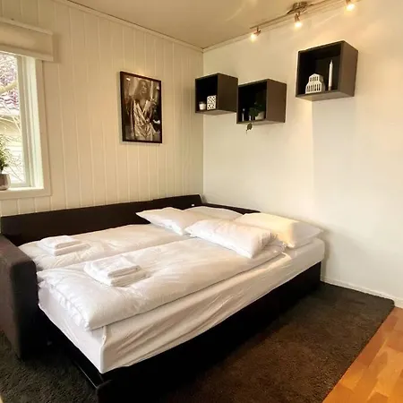 Modern And 3 Beds Free Parking Apartment *