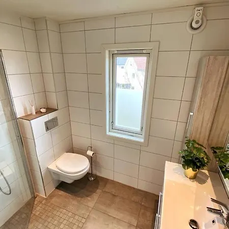 Modern And 3 Beds Free Parking Apartment