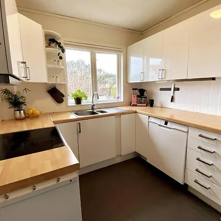 Modern And 3 Beds Free Parking *