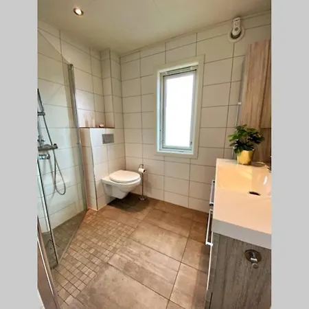 Modern And 3 Beds Free Parking Apartment *