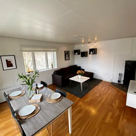 Modern And 3 Beds Free Parking Apartment